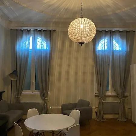Magnifique Haussmanien De 42M2 *